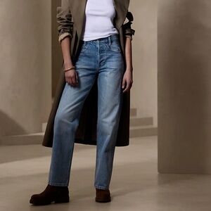 High Rise Ranger Straight Premium Denim (Size 29) - Banana Republic